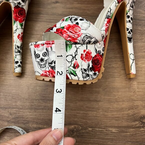 Ami Clubwear RARE Skull and Red Roses Platform Heels Sz 7 - Picture 5 of 15
